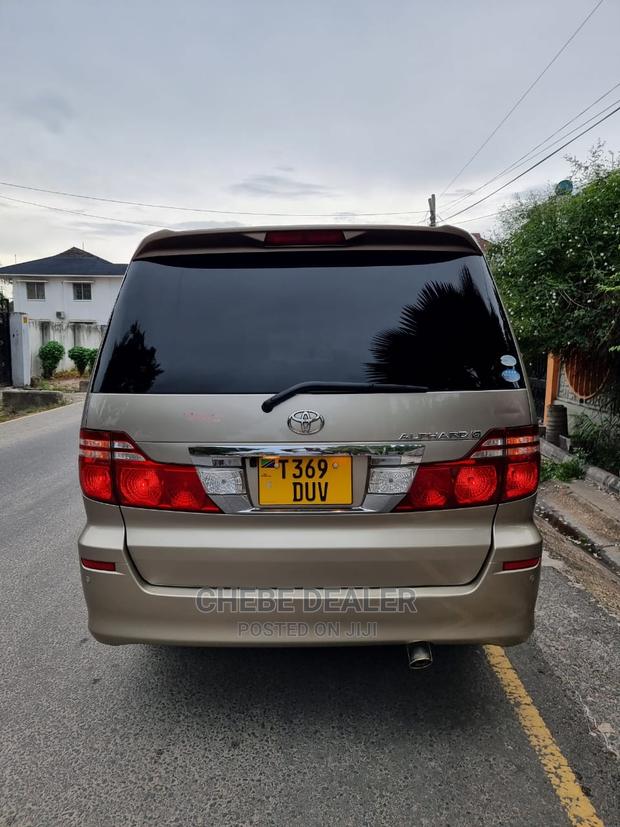 Toyota Alphard 2006 Gold