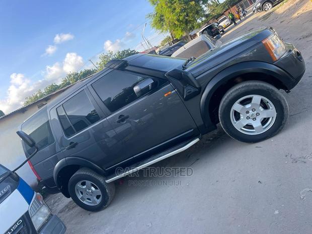 Land Rover Discovery 2010 Gray