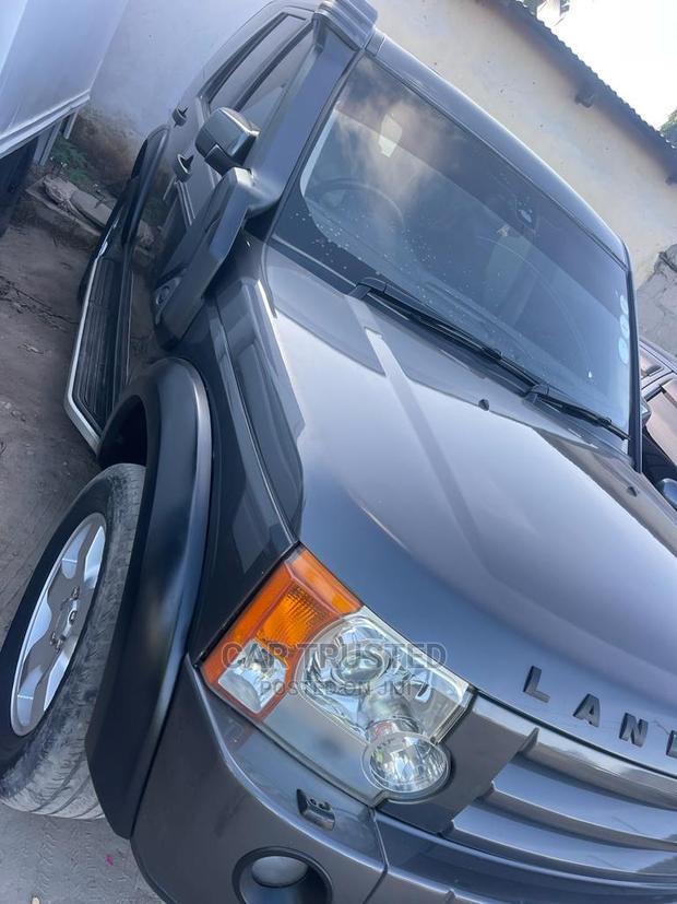 Land Rover Discovery 2010 Gray