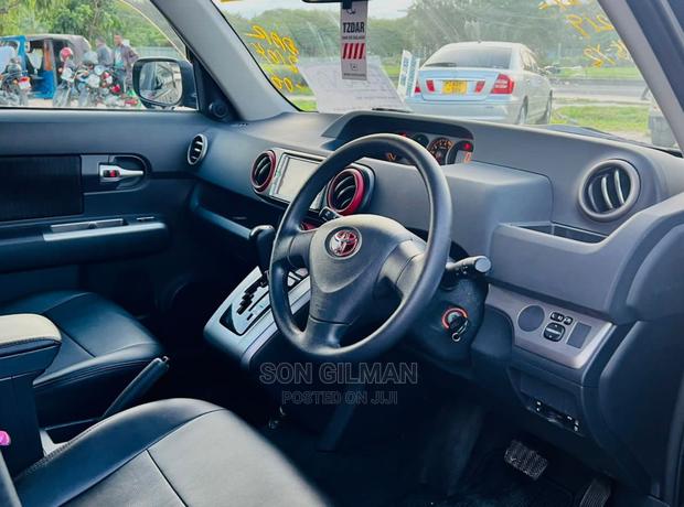 Toyota Corolla Rumion 2011 Black