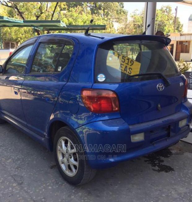 Toyota Vitz 2004 Blue