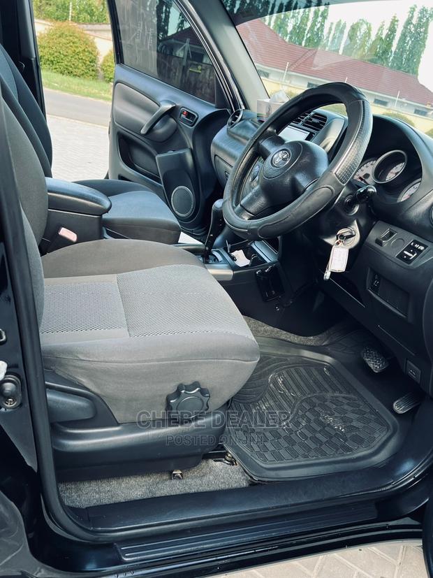 Toyota RAV4 1.8 2005 Black