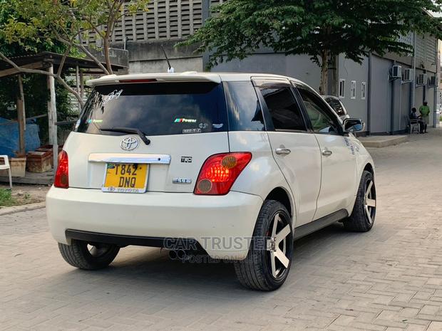 Toyota IST 2002 White