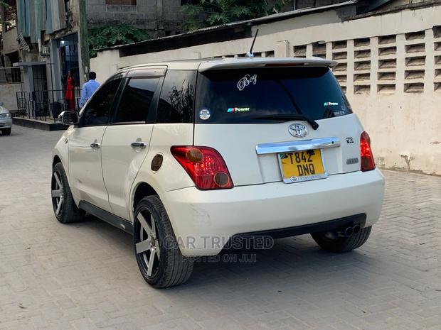 Toyota IST 2002 White