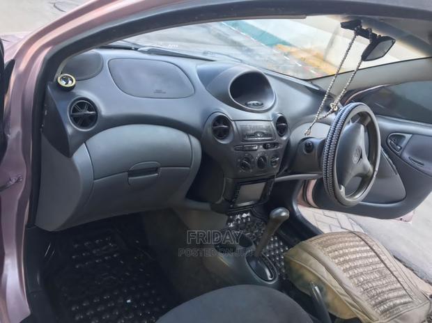 Toyota Vitz 1.0 FWD 5dr 2001 Pink