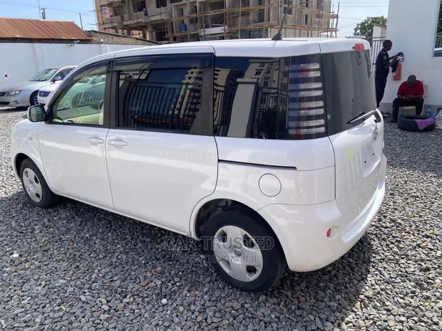 Toyota Sienta 1.5 FWD 2004 White