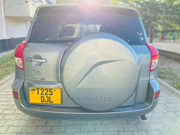 Toyota RAV4 2.0 4x4 2006 Gray
