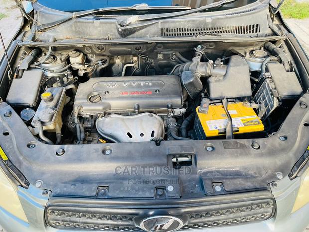 Toyota RAV4 2.0 4x4 2006 Gray