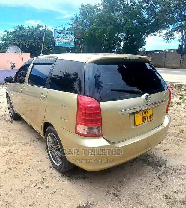 Toyota Wish 2006 Gold