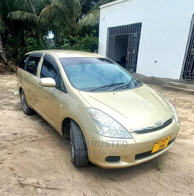 Toyota Wish 2006 Gold