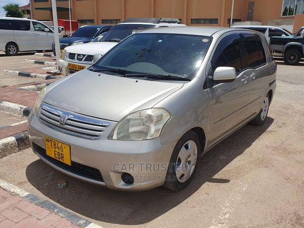 Toyota Raum 1.5 FWD 2006 Silver
