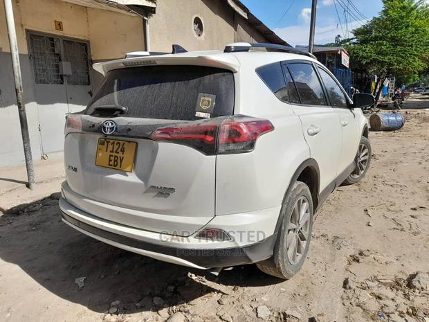 Toyota RAV4 2018 White