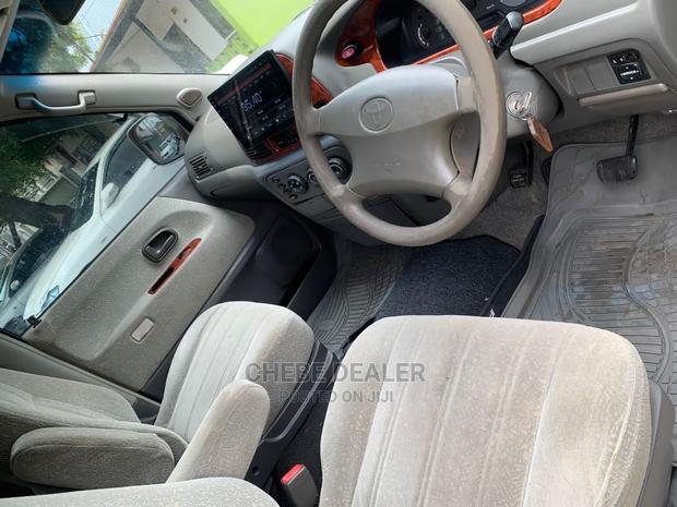 Toyota Noah 2.0 AWD (8 Seater) 2003 Gold