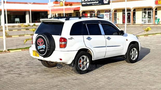 Toyota RAV4 Automatic 2003 White