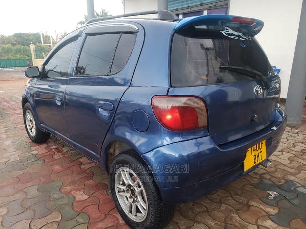 Toyota Vitz 2004 Blue