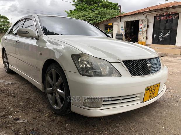 Toyota Crown Royale 2005 White