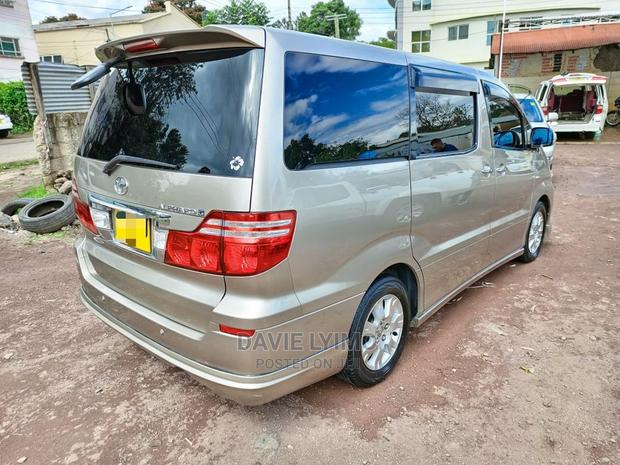 Toyota Alphard 2007 Gold