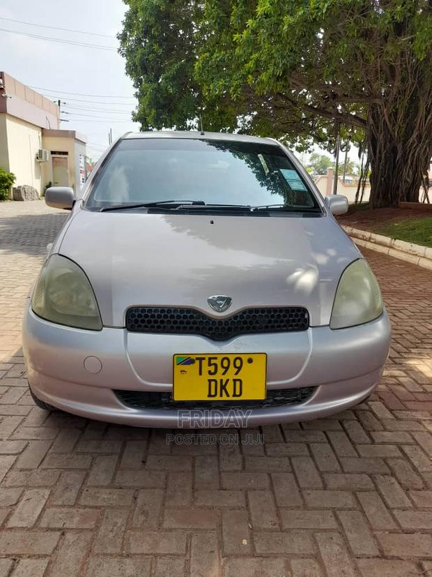 Toyota Vitz 1.0 FWD 5dr 2002 Pink