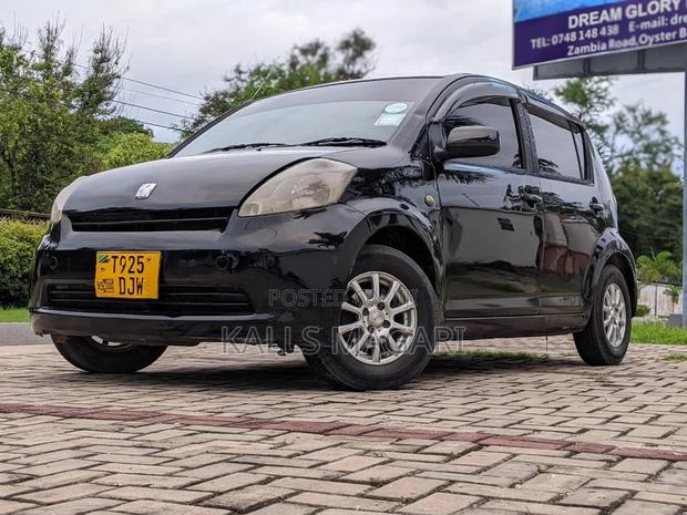 Toyota Passo 2004 Black