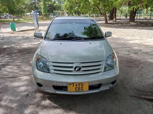 Toyota IST 2006 Beige