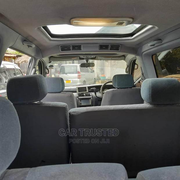Toyota Noah 2.0 FWD (8 Seater) 2001 White