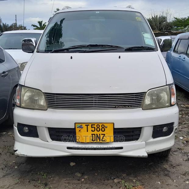 Toyota Noah 2.0 FWD (8 Seater) 2001 White