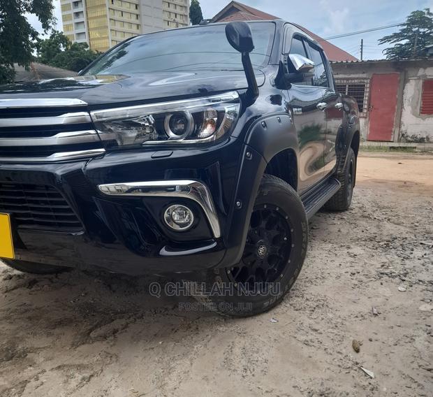 Toyota Hilux 2018 Black