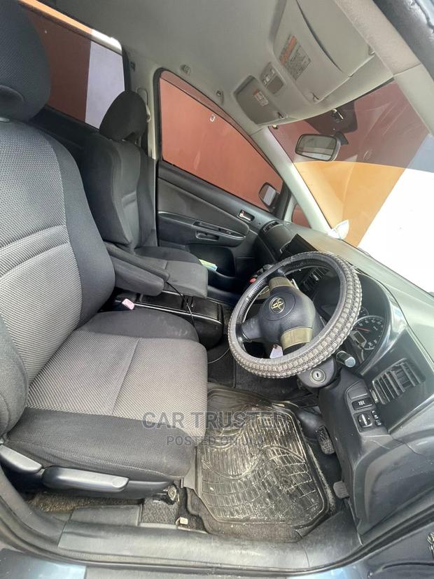 Toyota Wish 2005 Gray