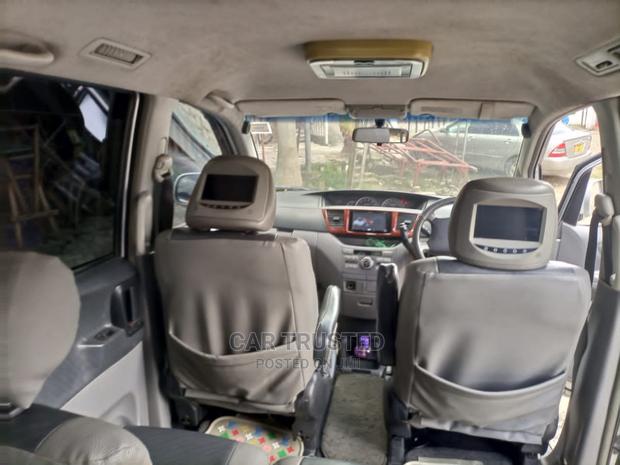 Toyota Noah 2.0 FWD (8 Seater) 2001 Silver
