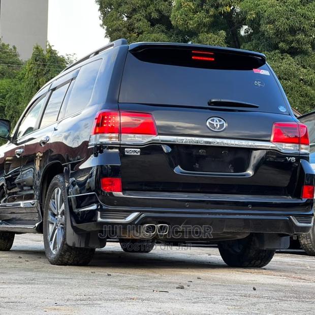 Toyota Land Cruiser 2016 Black