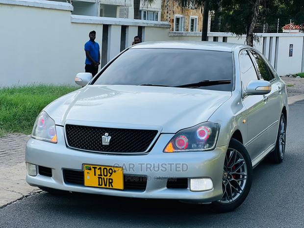 Toyota Crown 2006 Silver