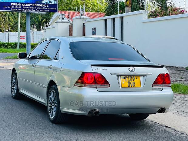 Toyota Crown 2006 Silver