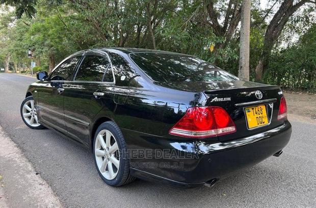 Toyota Crown 2006 Black
