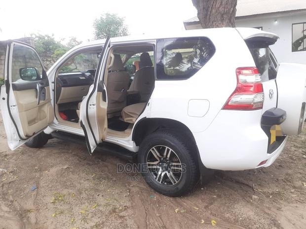 Toyota Land Cruiser Prado 2016 White