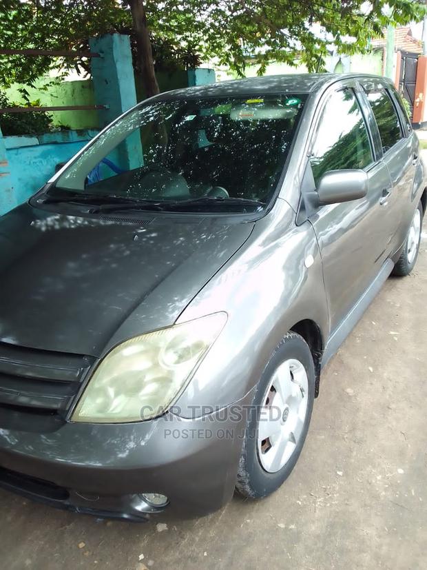 Toyota IST 2005 Gray