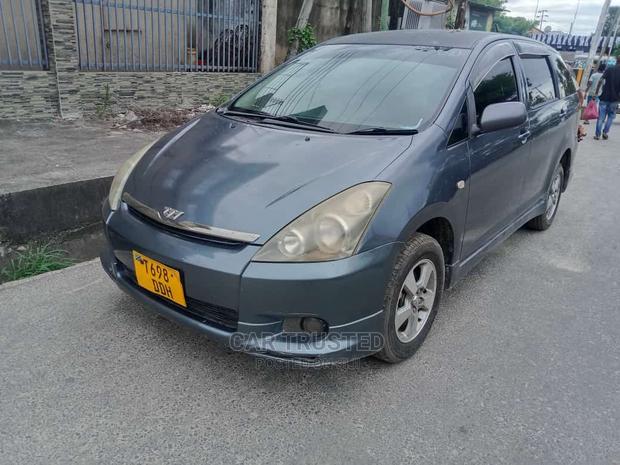Toyota Wish 2003 Beige