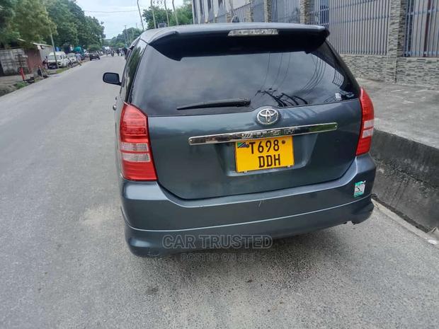 Toyota Wish 2003 Beige