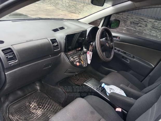 Toyota Wish 2003 Beige