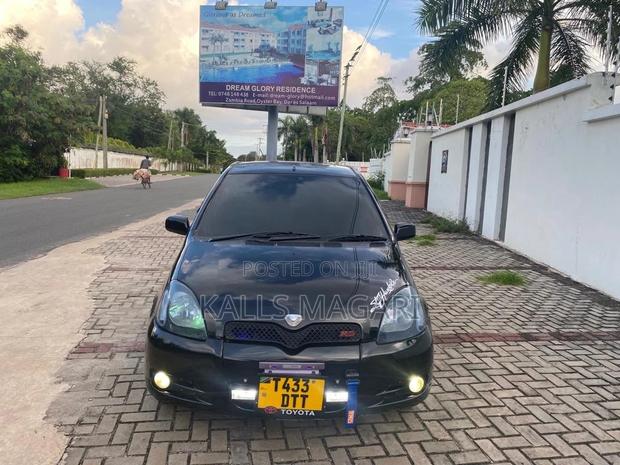 Toyota Vitz 2002 Black