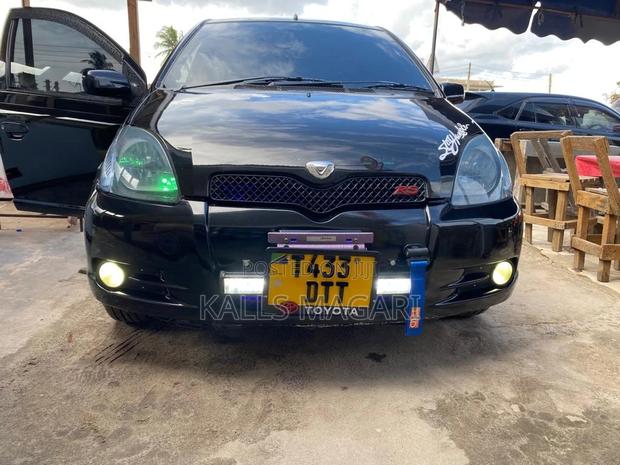 Toyota Vitz 2002 Black