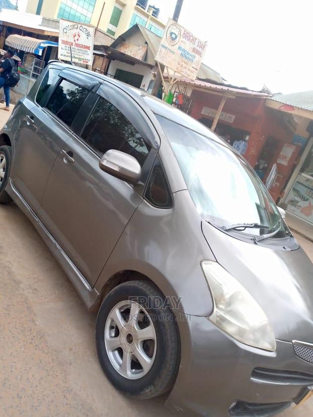 Toyota Ractis 1.5 FWD 2005 Gray