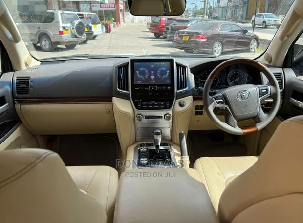 Toyota Land Cruiser 2016 White