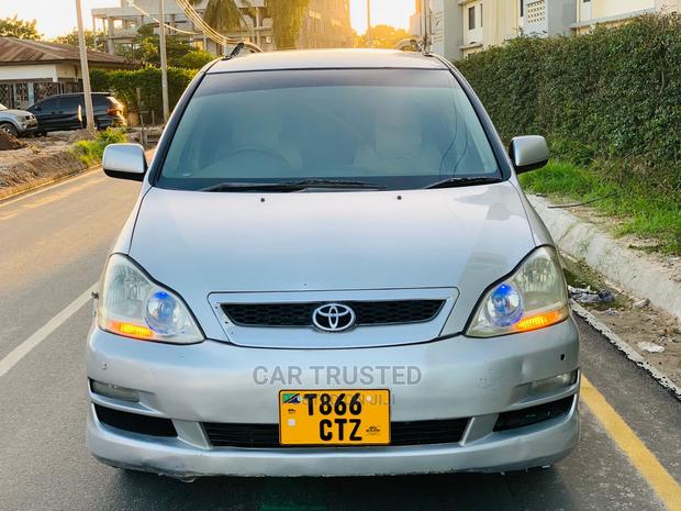 Toyota Ipsum 2005 Silver