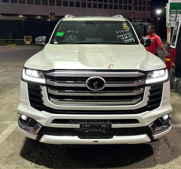 Toyota Land Cruiser 2023 White