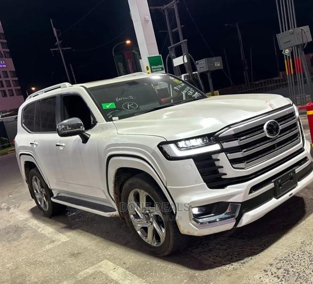 Toyota Land Cruiser 2023 White