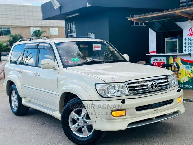 Toyota Land Cruiser HDJ 100 1999 White