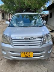 Toyota Noah 2.0 FWD (8 Seater) 2003 Silver for sale