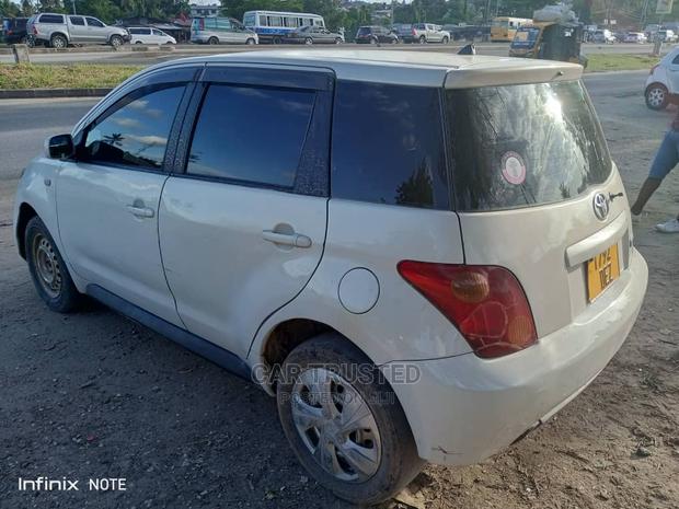 Toyota IST 2004 White