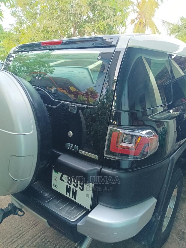 Toyota FJ Cruiser 4x4 Automatic 2009 Black