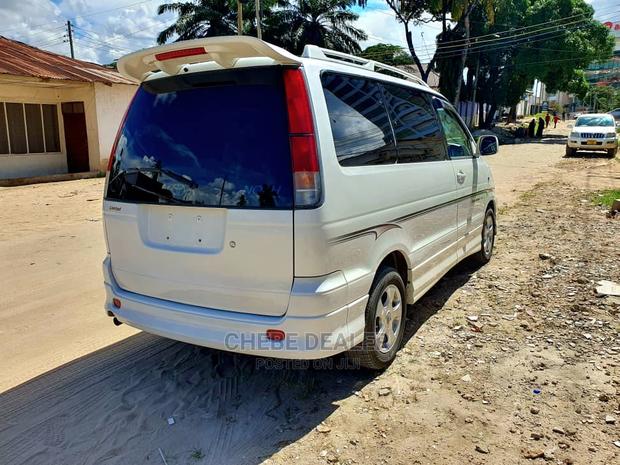 Toyota Noah 2.0 AWD (8 Seater) 2005 White